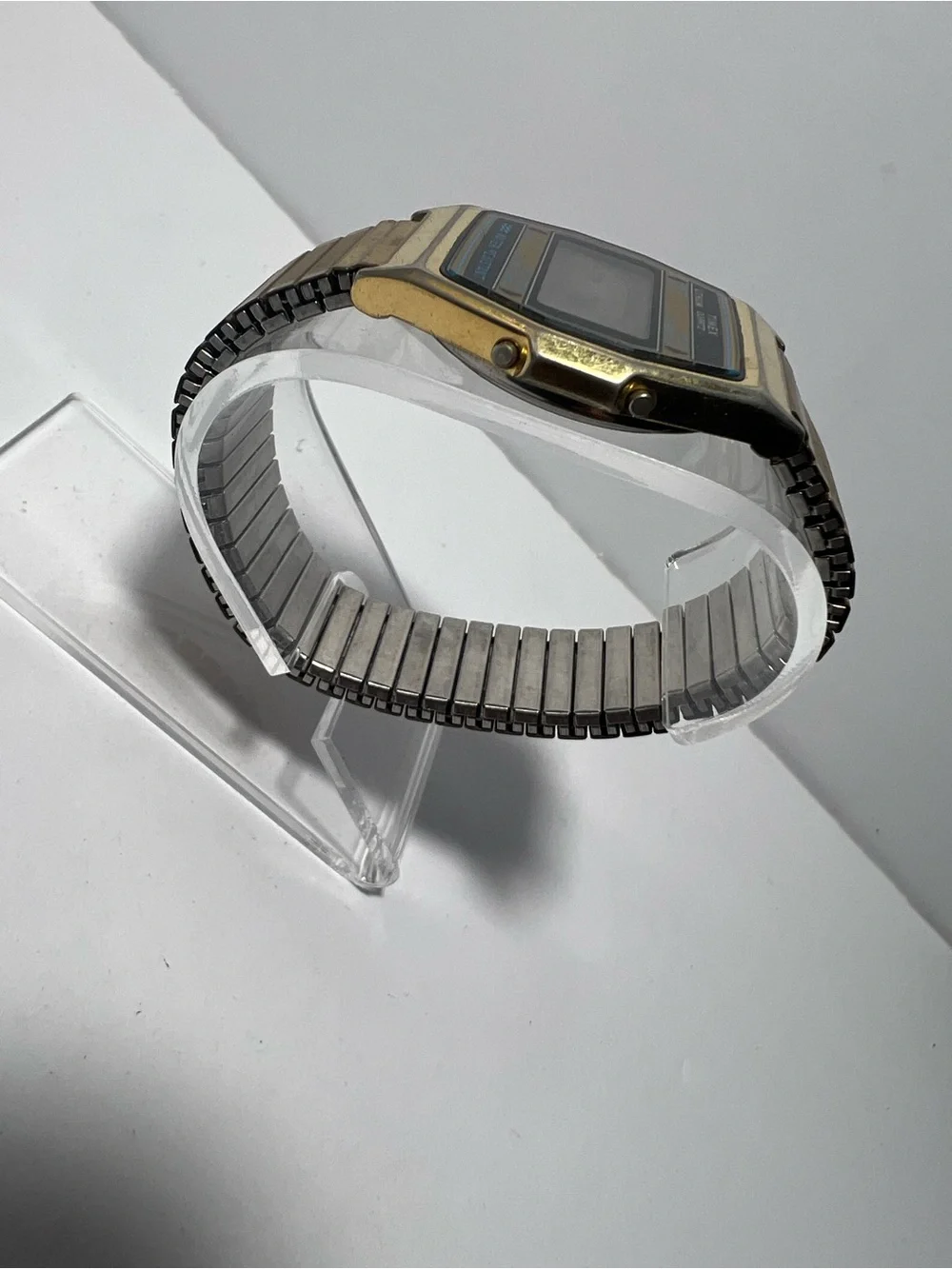 (623)VintageTimex Gold-Tone Digital Quartz Watch with Stretch Bracelet